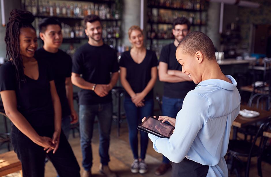 HR Challenges Facing Bars: A Practical Guide for Bar Owners and Operators
